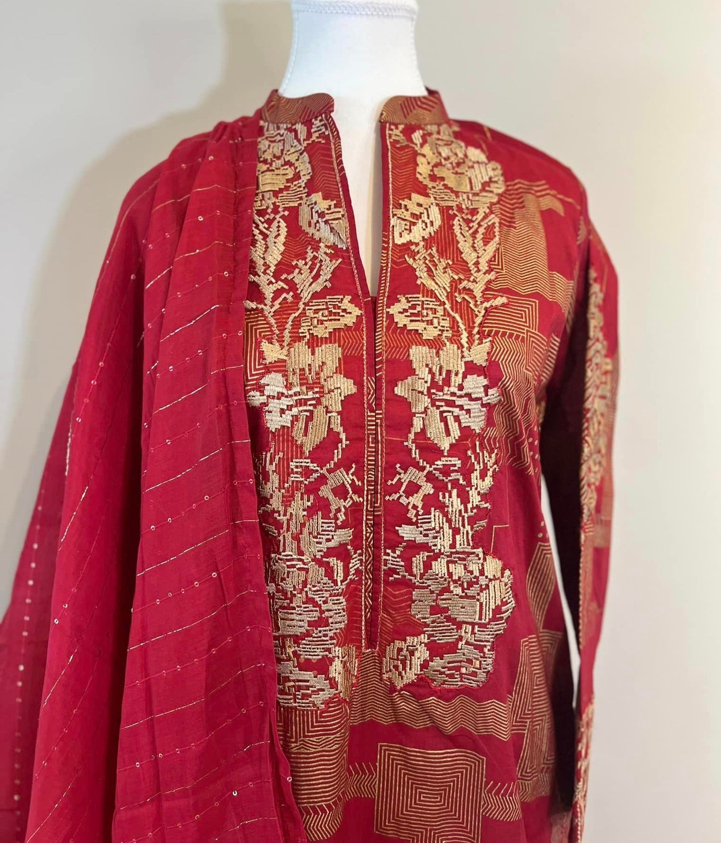 2 Piece | Nishat Linen Gold Printed Embroidered Suit