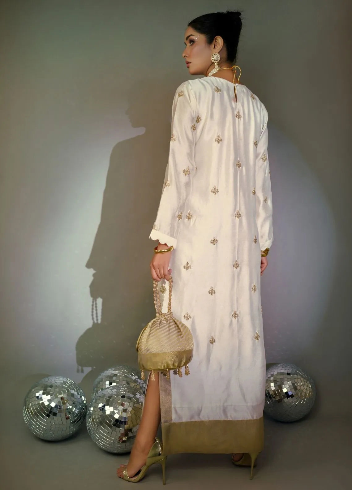 Minutiae | Off White Silk Embroidered Kaftan