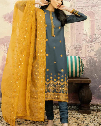 Pakistani model in lawn and cambric fabric suit