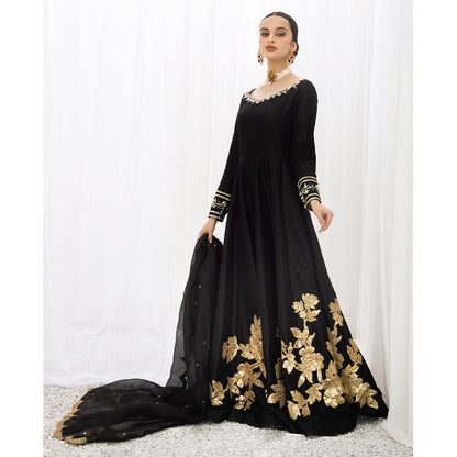 PARIZA | Black Embellished Silk Kalidar Pishwas